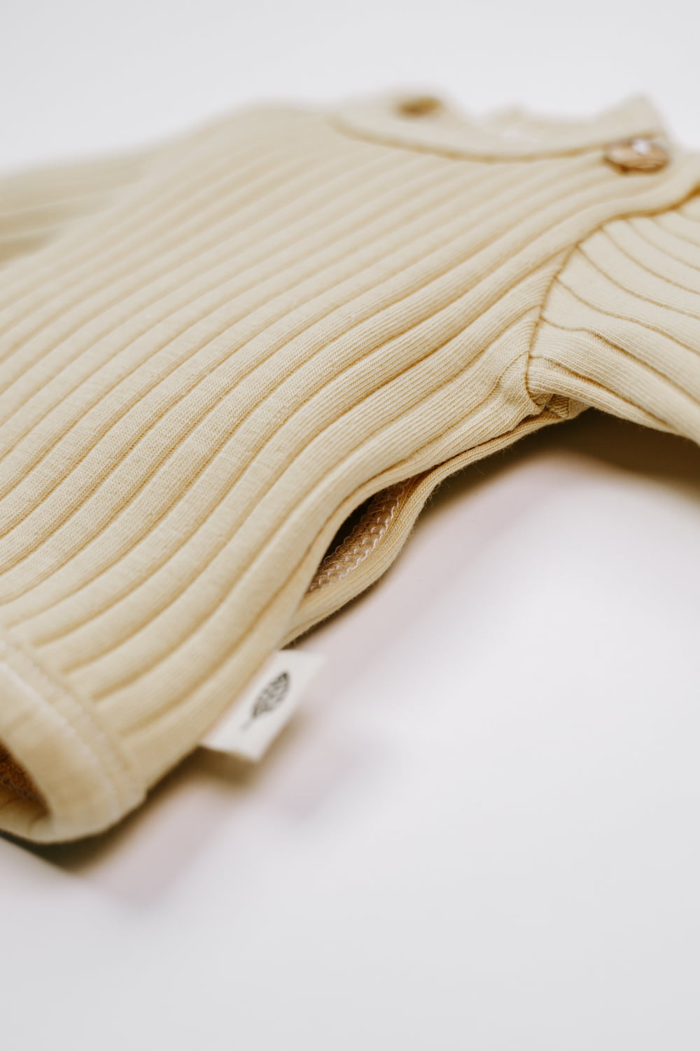 Prematuur shirt rib zacht geel met ruimte voor slangetjes